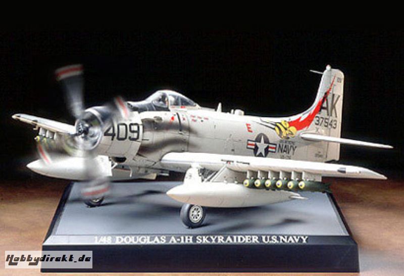 SKYRAIDER (PROP.ACTION)1:48 Tamiya 61505